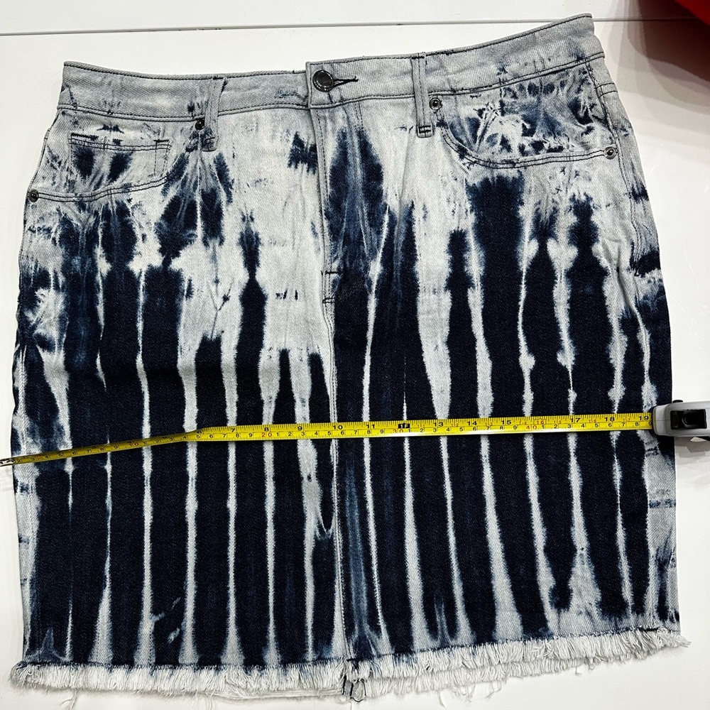 Good American Shibori Tie Dye Denim Mini Skirt 14 - Picture 6 of 9